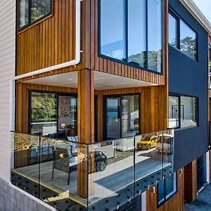  Holiday home Brand New With Ocean Views New Zealand